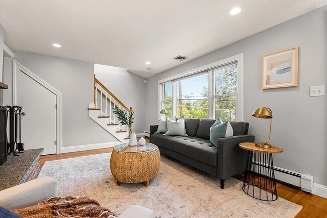 Foto del edificio - 334 Mystic St