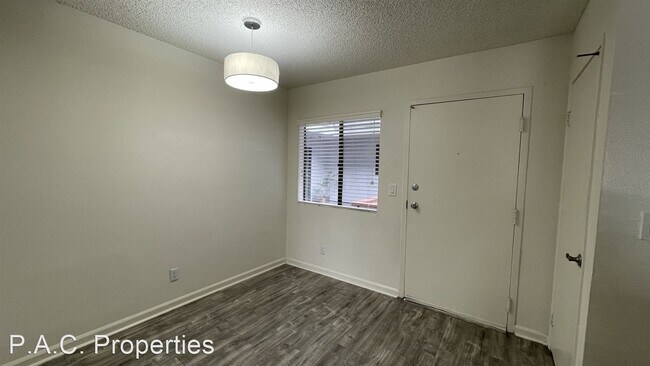 Building Photo - 1 br, 1 bath Apartment - 12249 Oxnard Stre...