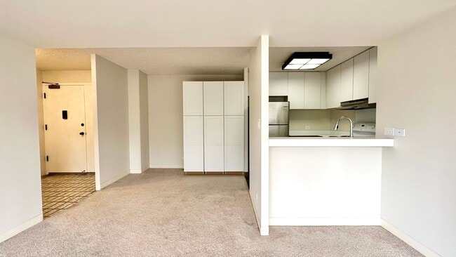 Foto del edificio - SPACIOUS 2 BED/2 BATH/1 PRKG & WASHER/DRYE...