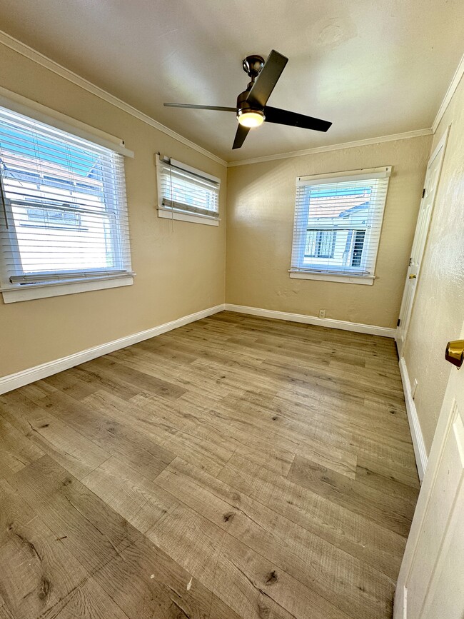 Foto del edificio - 4216 Woodlawn Ave