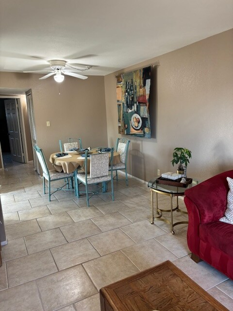 Foto del edificio - 7430 E Chaparral Rd
