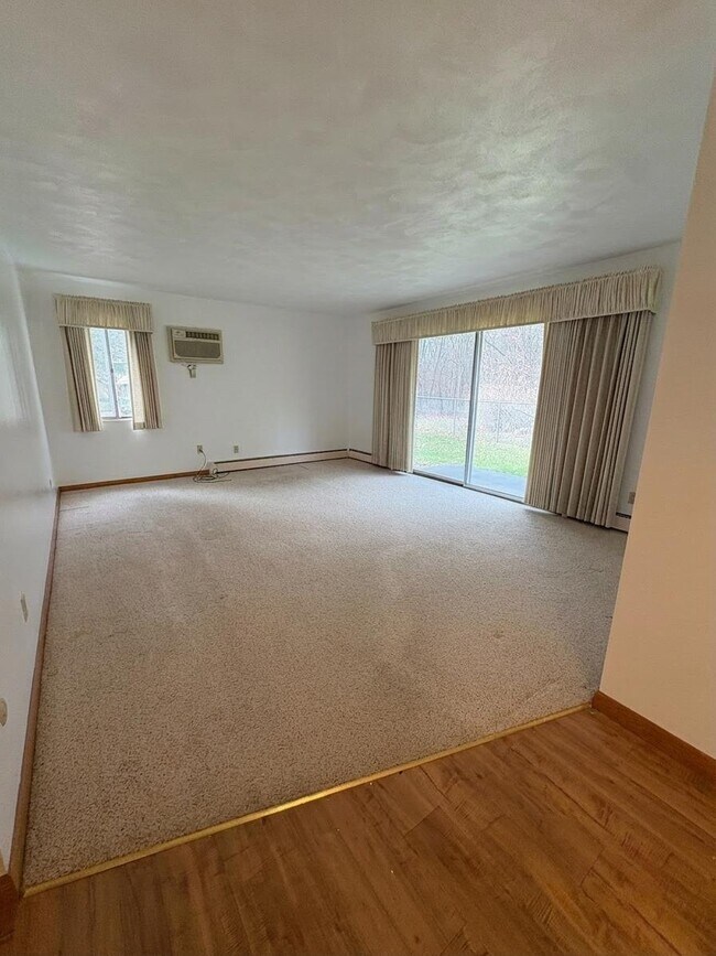 Foto del edificio - 624 Garrison Rd