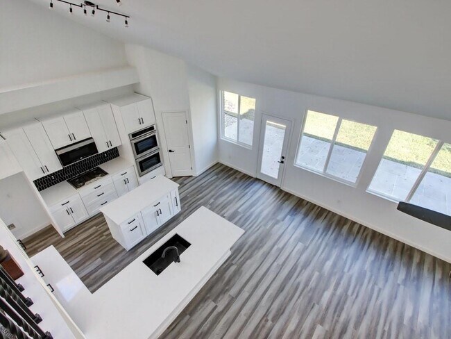 Building Photo - 8200 Cornerwood Dr