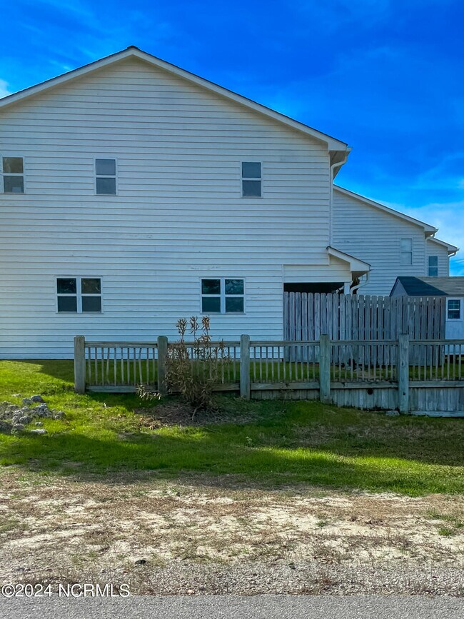 Building Photo - 8811 Janell Ct