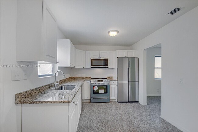 Foto del edificio - 117 W 17th St