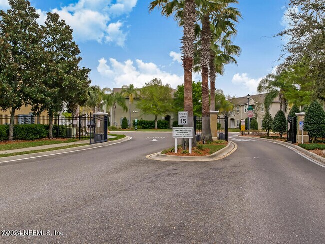 Foto del edificio - 7062 Snowy Canyon Dr