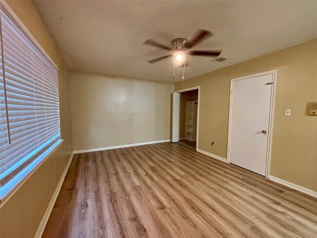 Foto del edificio - 8712 Wilcrest Dr