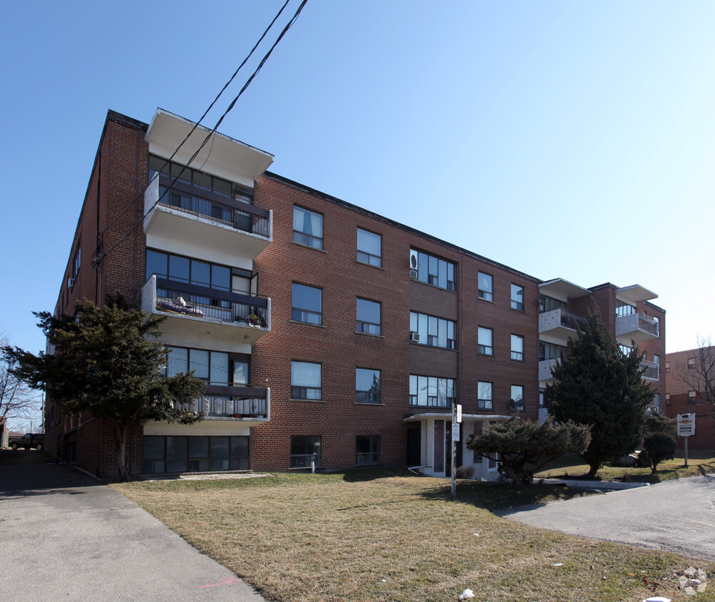 Building Photo - 2597 Keele St