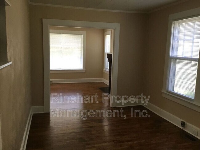 Building Photo - 870 Bradley Street