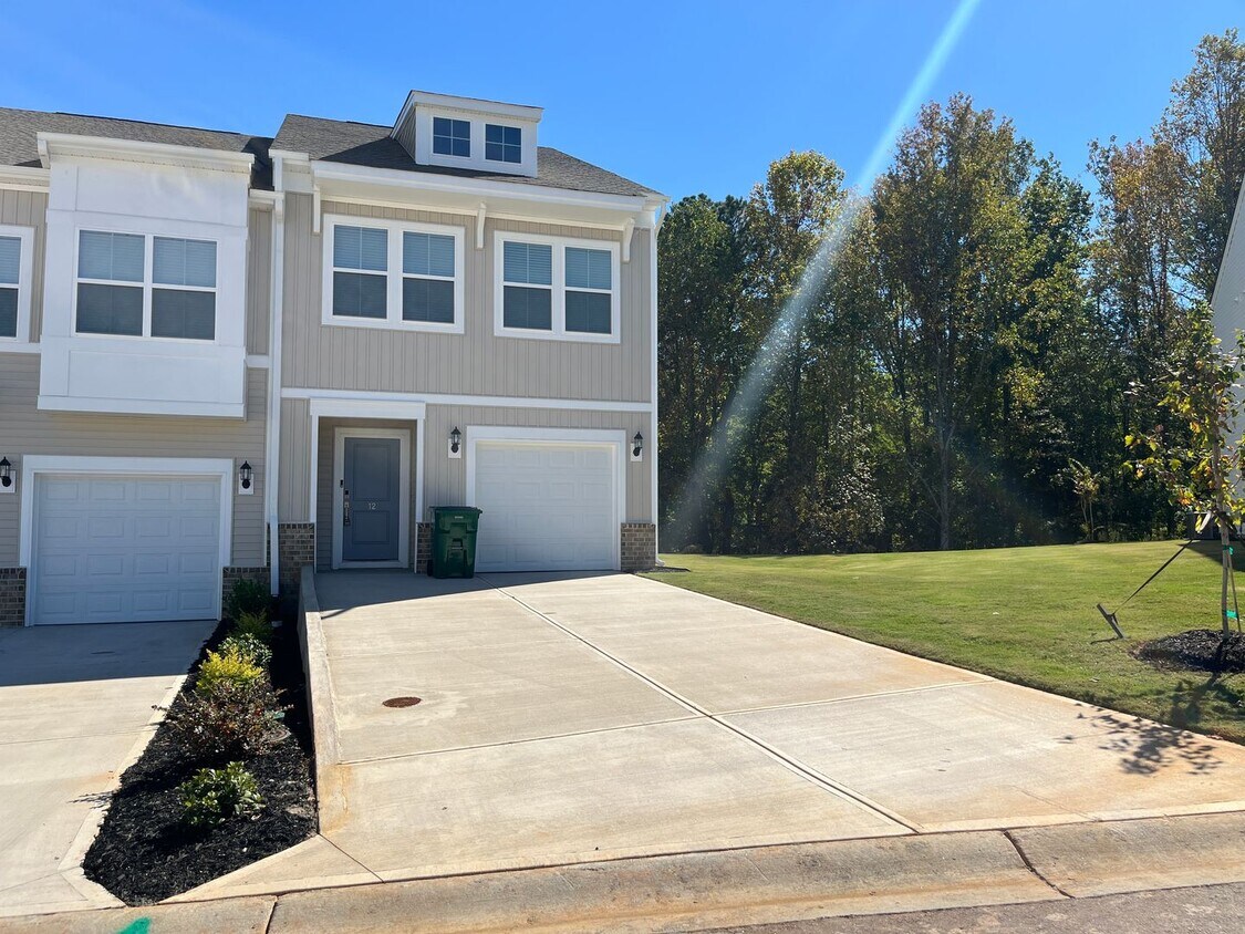 Brand New 3/3 Move In Ready Now! - Brand New 3/3 Move In Ready Now!