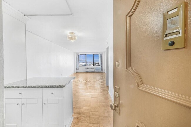Foto del edificio - 10 Huron Ave