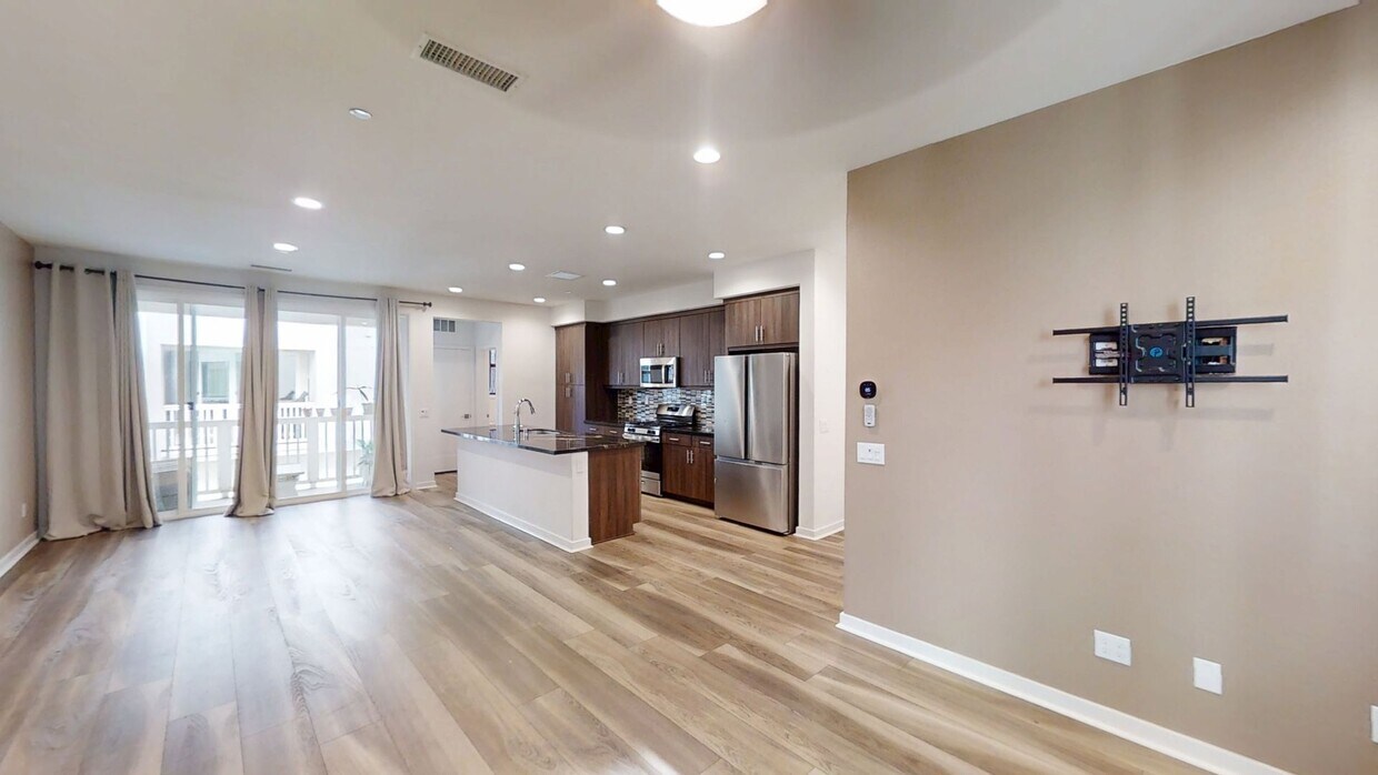 Modern Tri-Level Townhome Near Disneyland with Rooftop Patio - Modern Tri-Level Townhome Near Disneyland with Rooftop Patio
