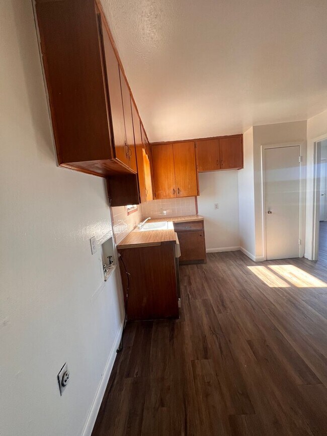 Foto del edificio - Charming home located near John Ireland El...