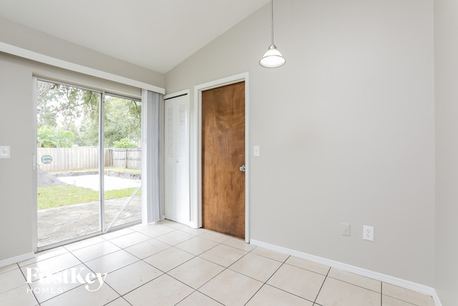 Building Photo - 3302 Sassafras Ct