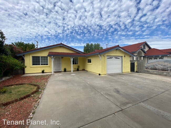 Foto del edificio - 1307 Cathay Dr