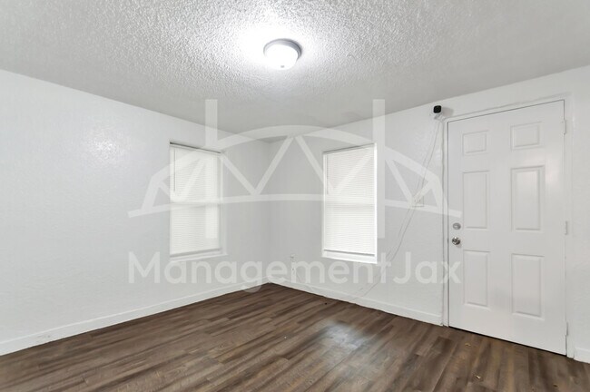 Foto del edificio - 1629 W 31st St