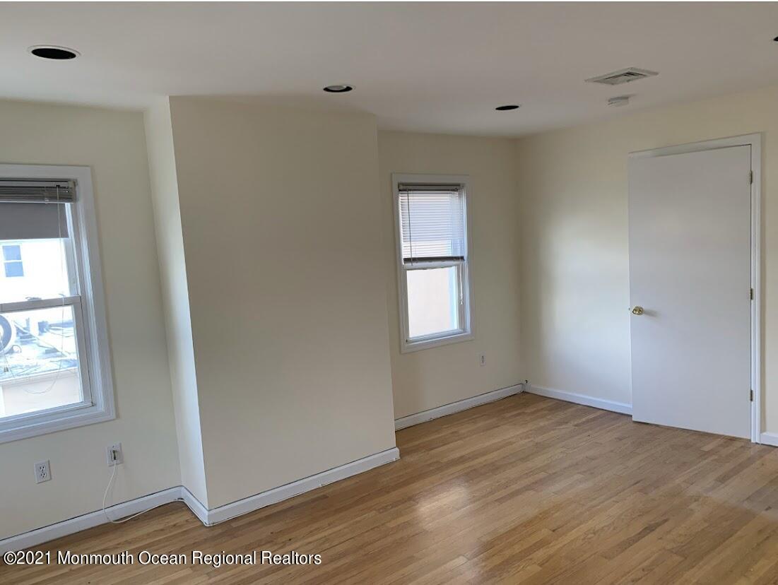Building Photo - 190 Buckelew Ave