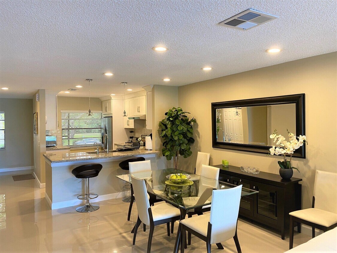 9285 Vista Del Lago Unit F, Boca Raton, FL 33428 Condo for Rent in