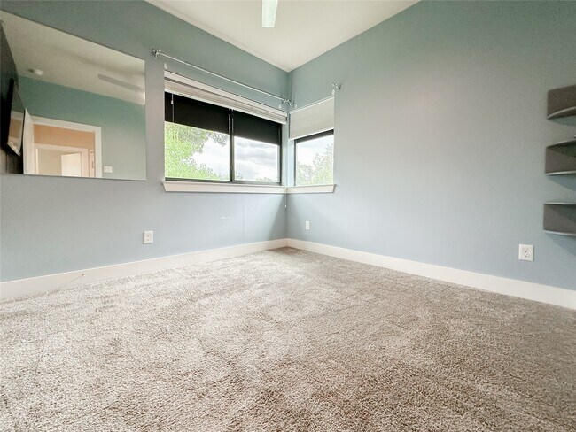 Foto del edificio - 68 Meadow Lea Dr