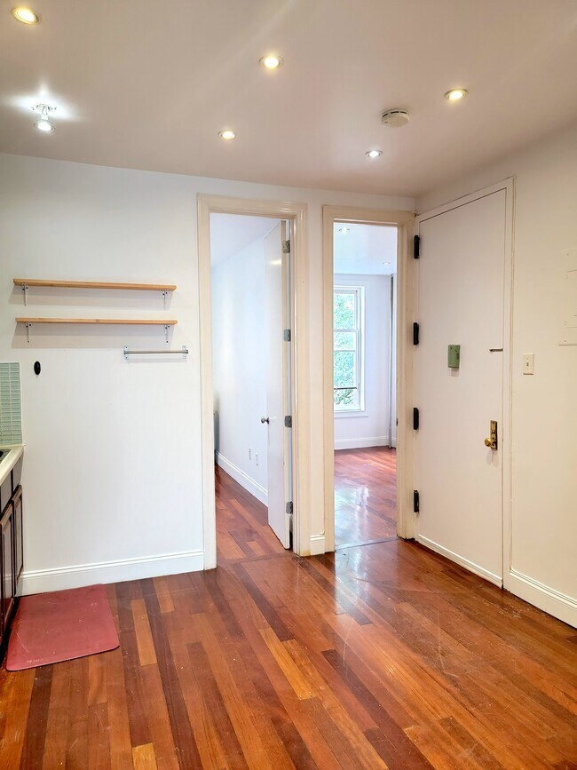 Foto del edificio - 256 Tompkins Ave