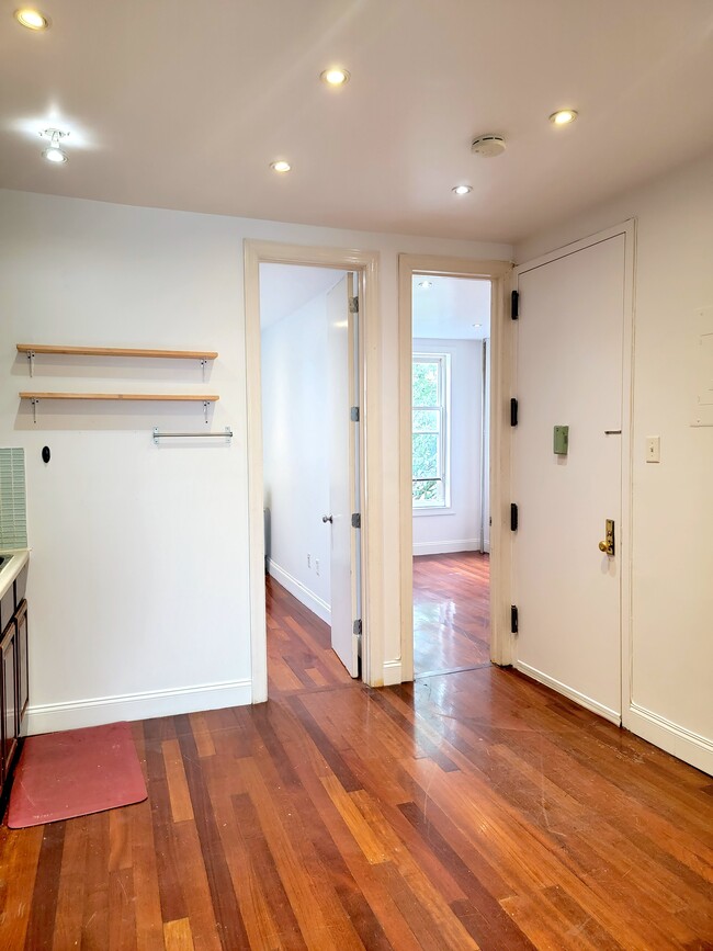 Building Photo - 256 Tompkins Ave