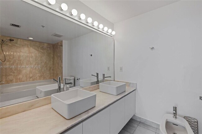 Foto del edificio - 601 NE 36th St