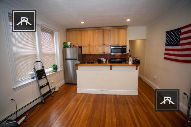 Foto del edificio - 4 bedroom in Brookline MA 02446