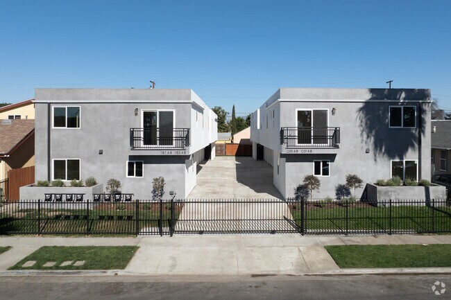 Building Exterior - 1201 E 59th Pl