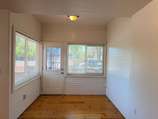 Building Photo - Cute Bungalow - 2Bed 1Bath - Duplex in Downtown Grand Junction!!!