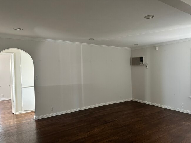 Building Photo - 8373 Dunbarton Ave