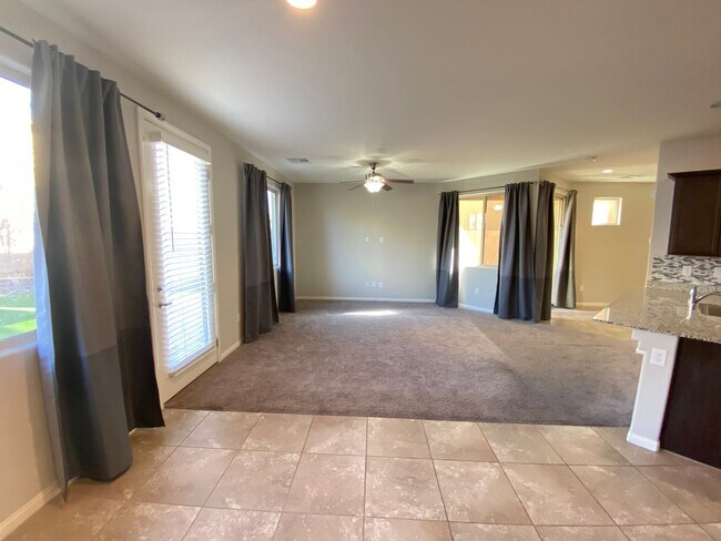 Foto del edificio - MARVELOUS 3 BEDROOM, 2.5 BATHROOM HOME IN ...