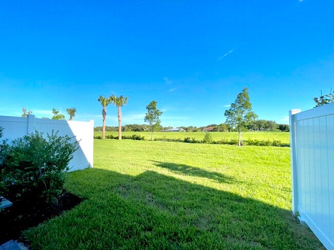 Foto del edificio - 850 SE grovebush Ln