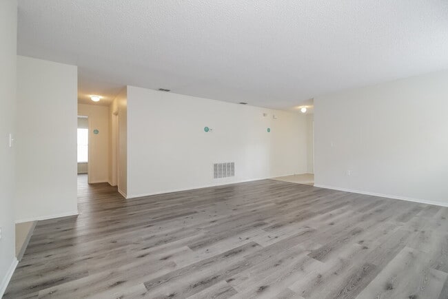 Building Photo - 3137 Holland Dr