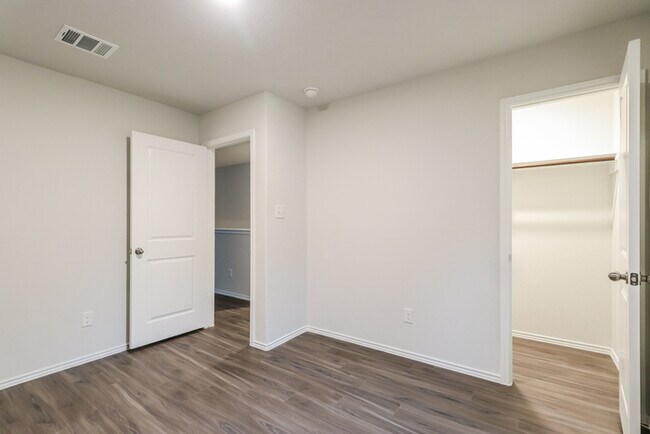 Building Photo - 13390 Musky Dr