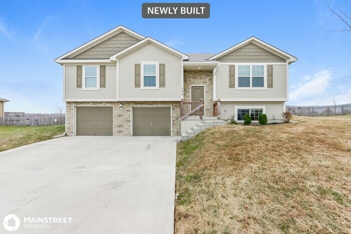 Primary Photo - 102 Golfview Dr, Pleasant Hill, MO 64080