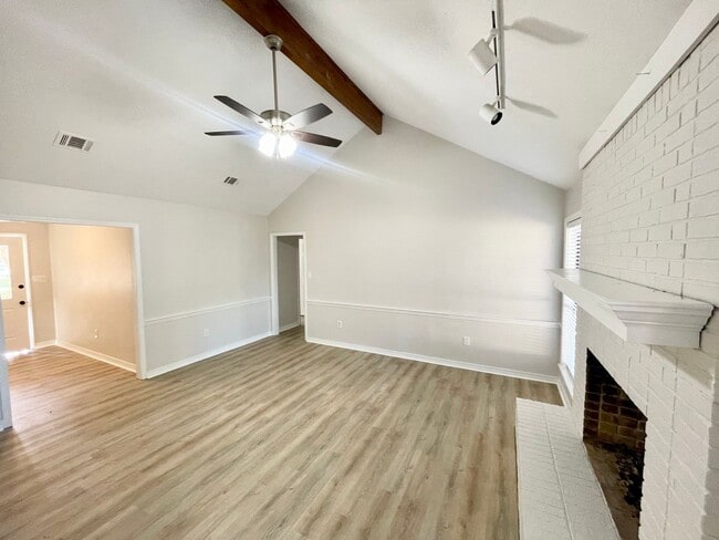 Building Photo - 3/2 for Rent in 39042 Brandon!