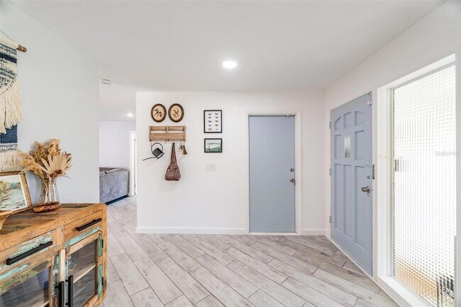 Foto del edificio - 1001 Grovewood Ct
