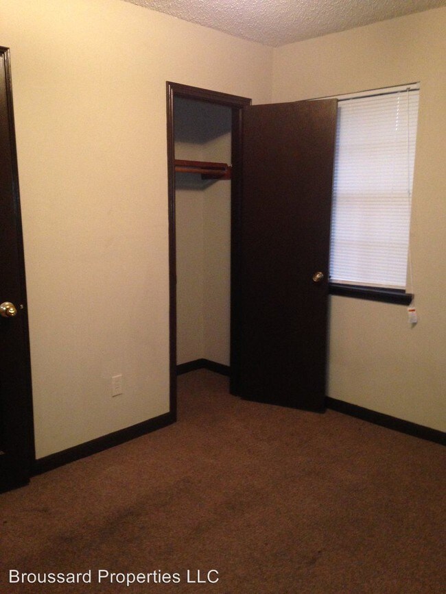 Building Photo - 206 Loire Ave