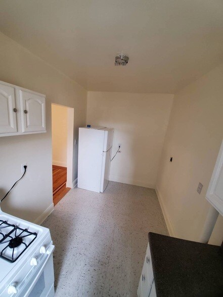 Foto del edificio - 37-76 62nd Street Unit