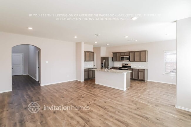 Building Photo - 800 Alton Dr