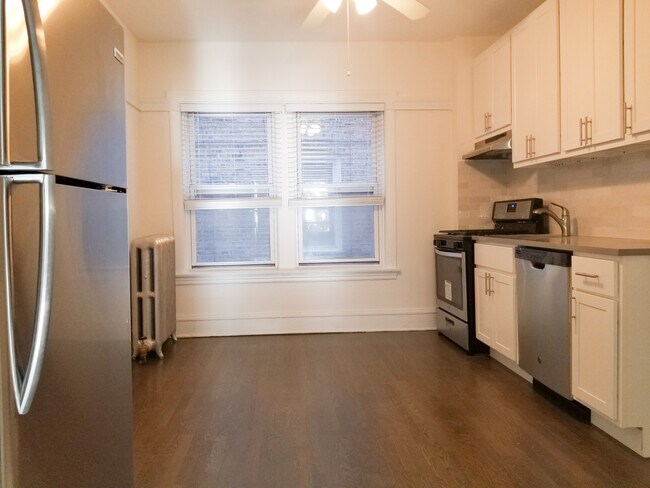 Building Photo - 5133 N Wolcott Ave
