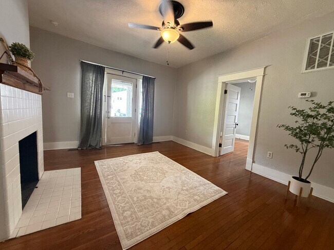Foto del edificio - 132 Myra Barnes Ave