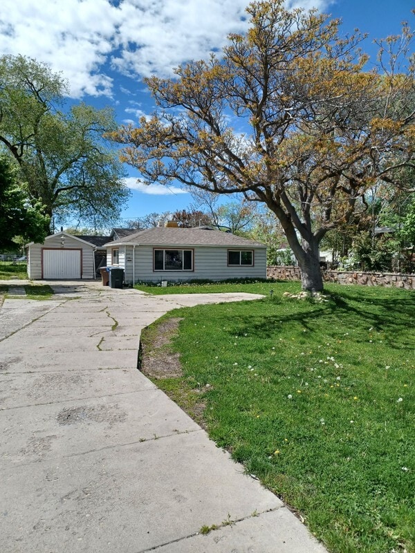Building Photo - 1124 Navajo St