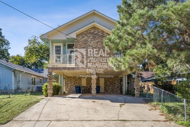 Building Photo - Charming 3 Bedroom Home in Prime Dallas Lo...