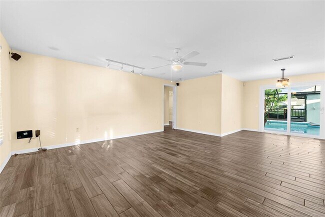 Foto del edificio - 3403 66th St Ct W
