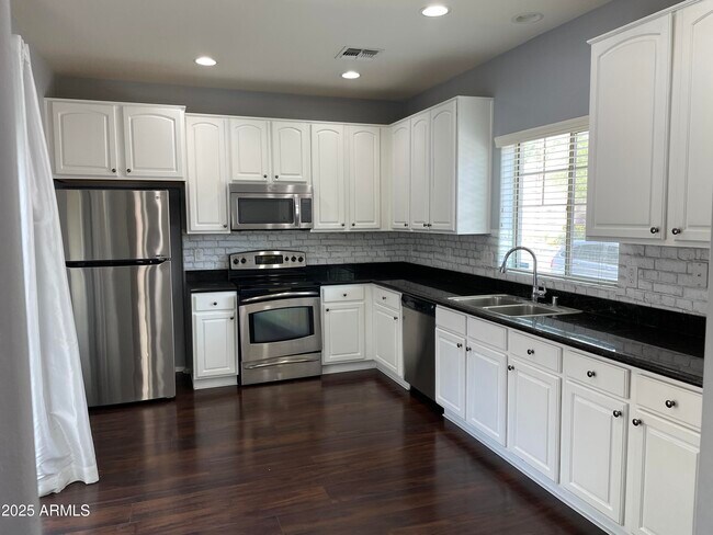 Foto del edificio - 14240 W Country Gables Dr
