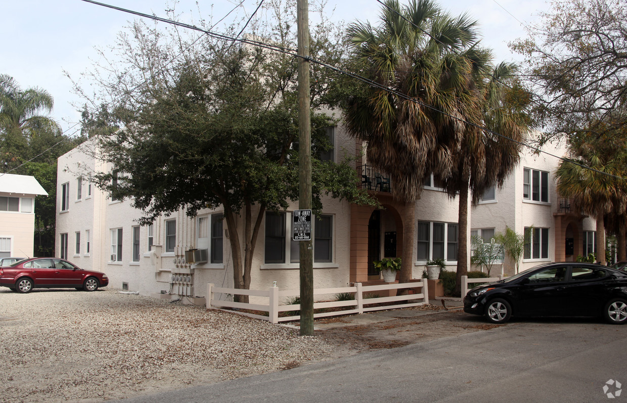 Building Photo - Kansas Avenue Apartments