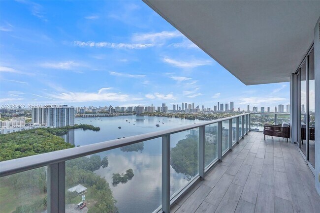 Foto del edificio - 16385 Biscayne Blvd