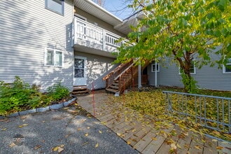 Building Photo - 1461 Northview Dr