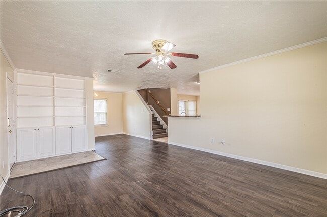 Foto del edificio - 6630 Bluebottle Ln